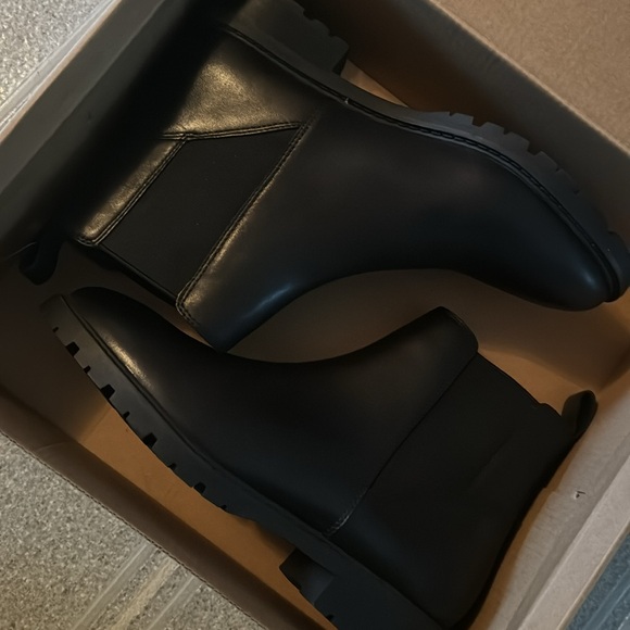 Steve Madden Shoes - NEW Steve Madden Lorali Black Leather Pull On  Ankle Boots